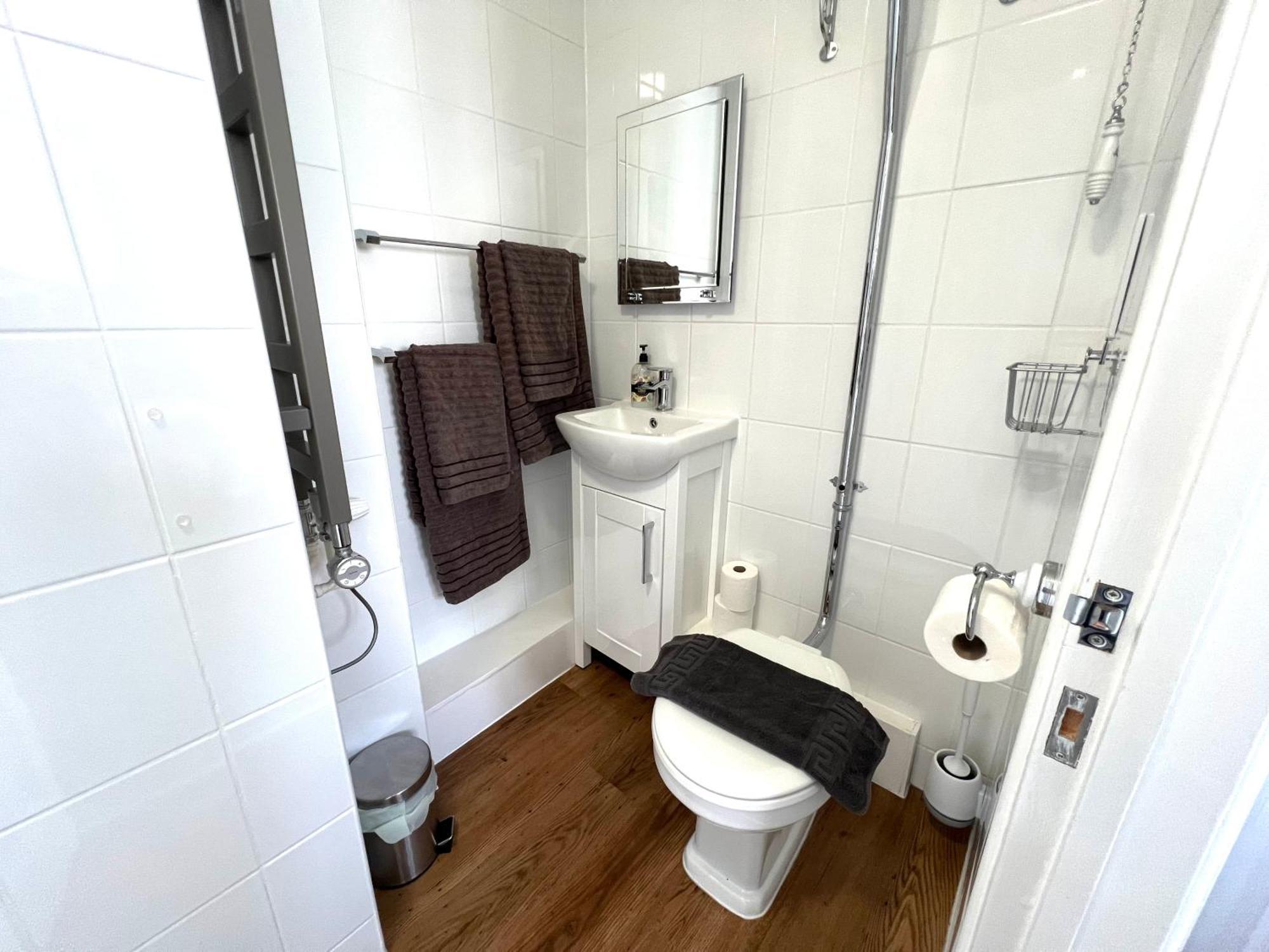 Large Family-Friendly 2Bd Glastonbury Retreat, Sleeps 5 Eksteriør bilde